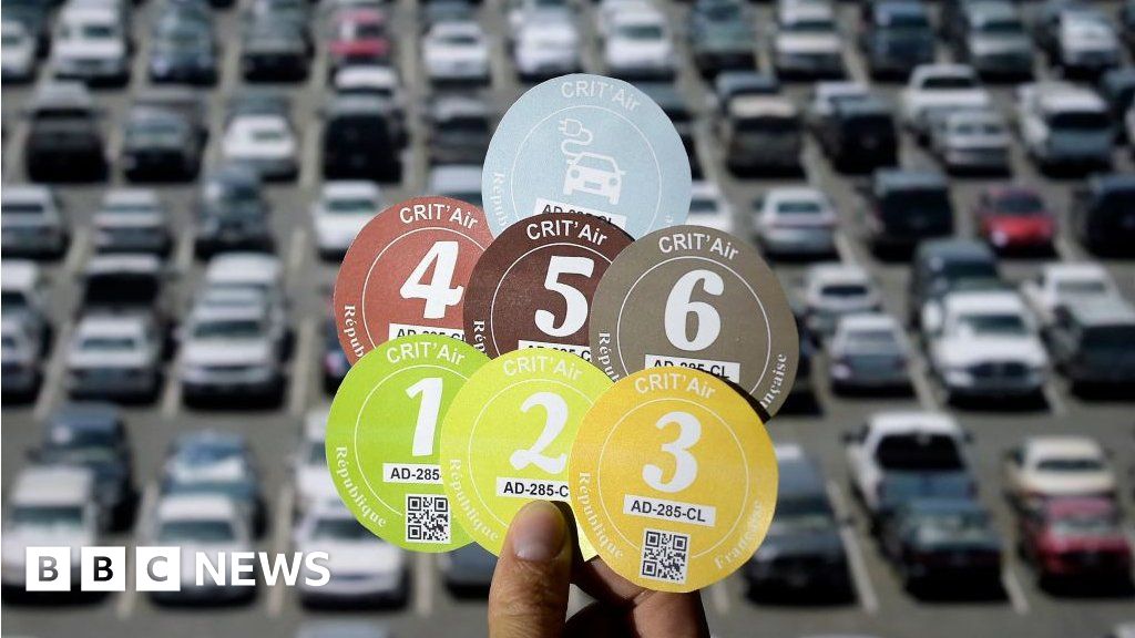 uk-drivers-warned-to-display-clean-air-stickers-in-french-cities
