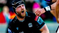 glasgow-beat-sharks-to-stay-in-urc-play-off-hunt