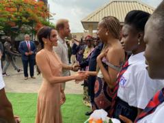 harry-and-meghan:-duke-and-duchess-arrive-in-nigeria