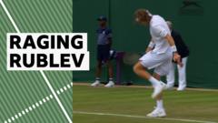 wimbledon-2024-video:-andrey-rublev-smashing-his-racket-into-his-leg